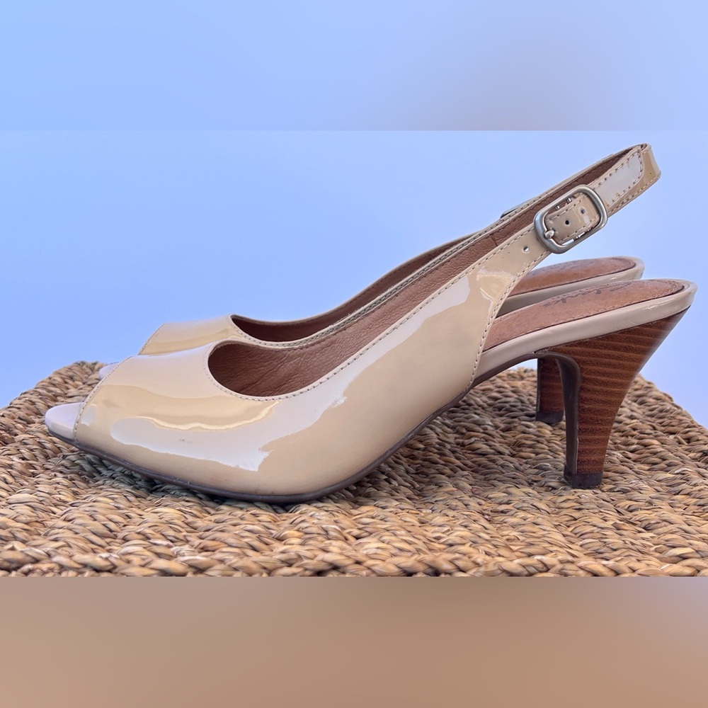Clarks Artisan Women’s Patent Leather Peep‎ Toe Slingback Bone Size 8.5W